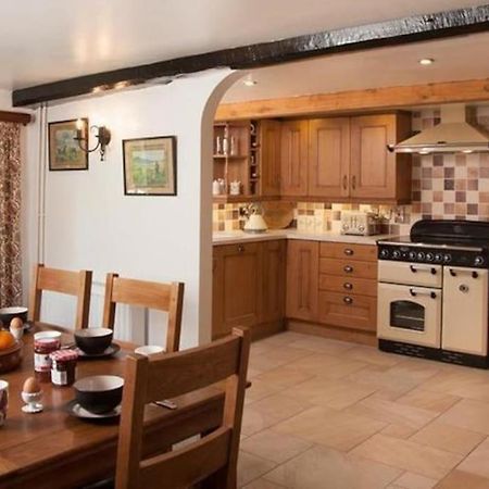Scenic Welsh Cottage In The Brecon Beacons Крикхауэлл Экстерьер фото
