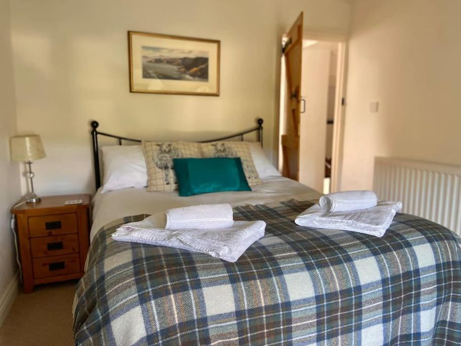 Scenic Welsh Cottage In The Brecon Beacons Крикхауэлл Экстерьер фото