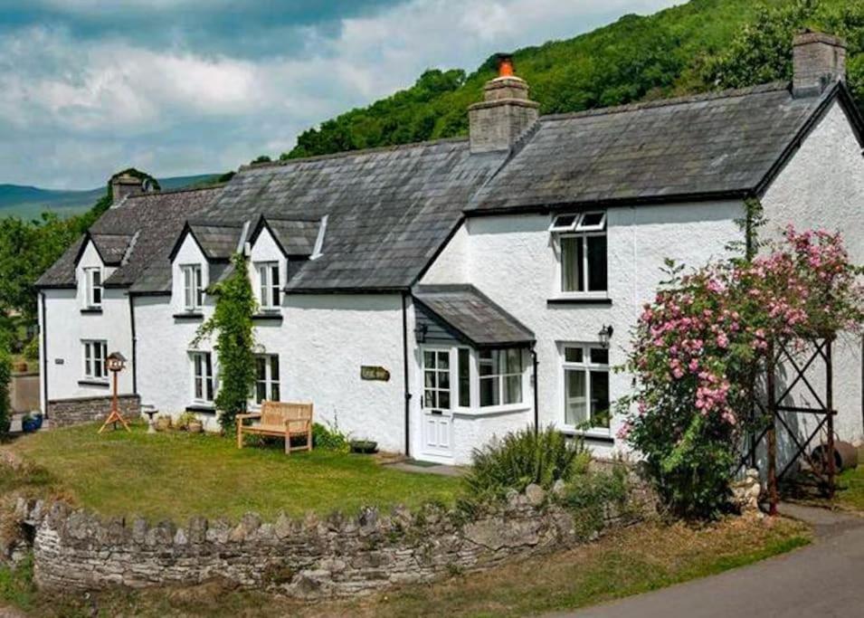 Scenic Welsh Cottage In The Brecon Beacons Крикхауэлл Экстерьер фото